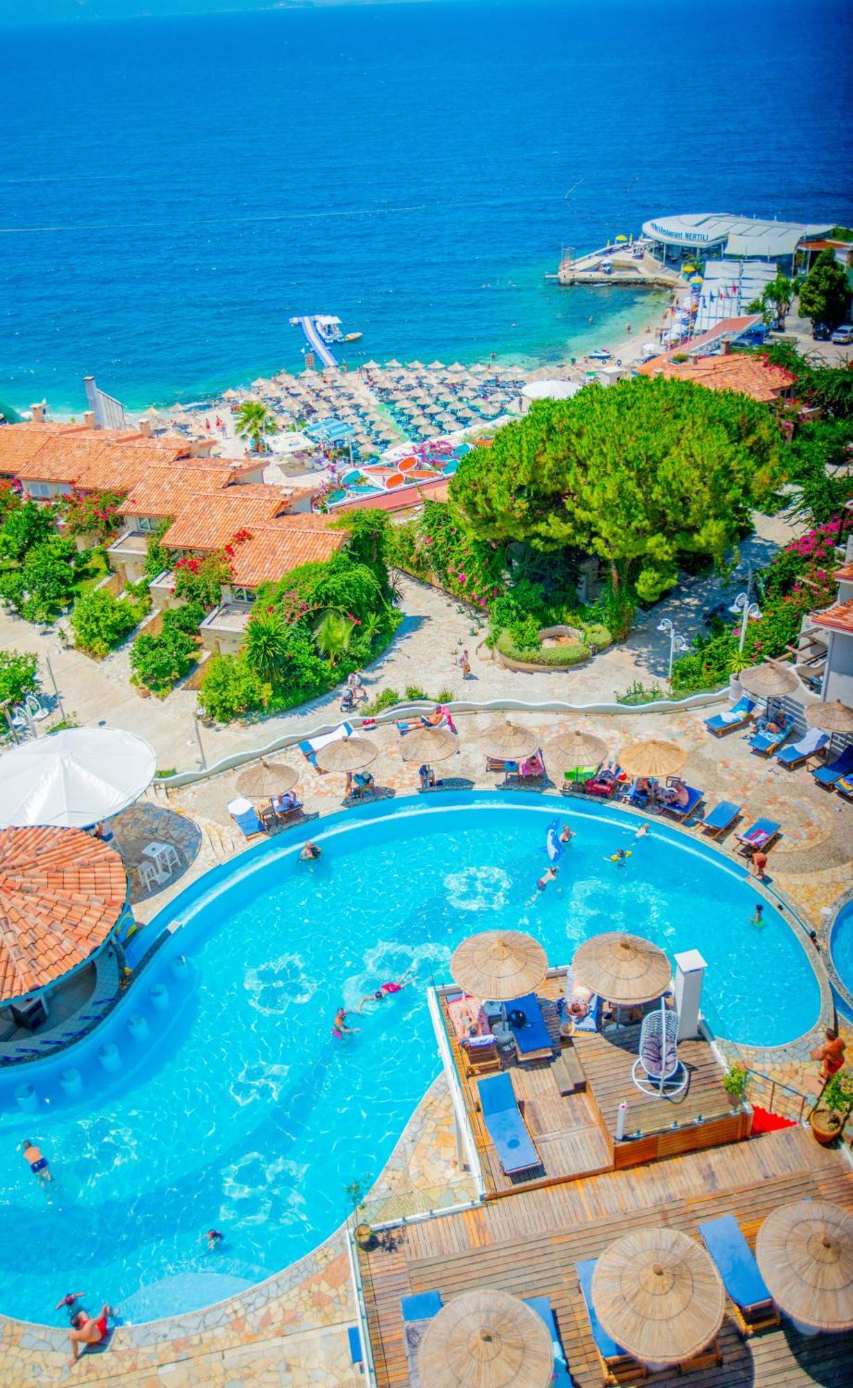 Bougainville Bay Hotel Sarandë 외부 사진 Aerial view of the pool