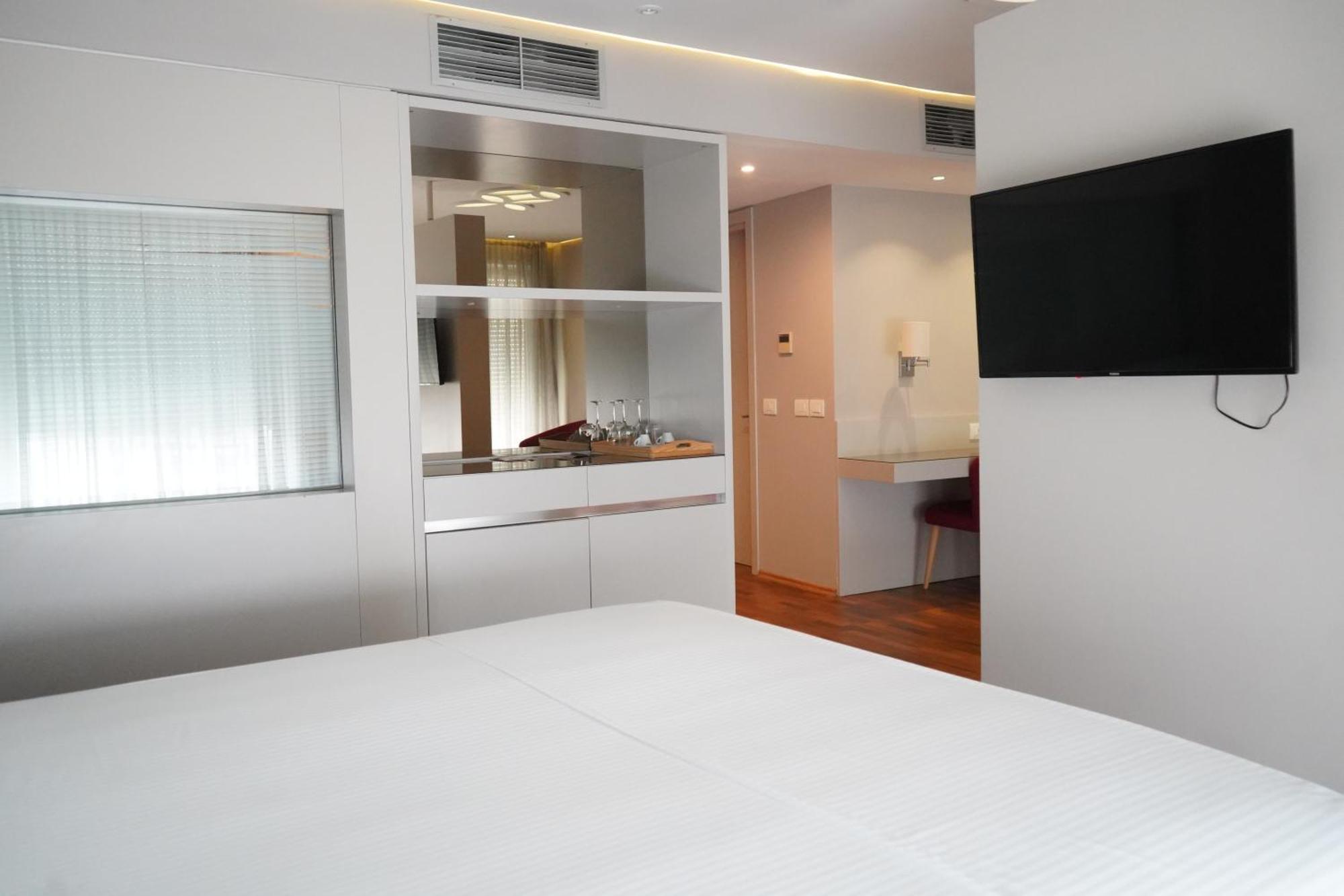 Bougainville Bay Hotel Sarandë 외부 사진